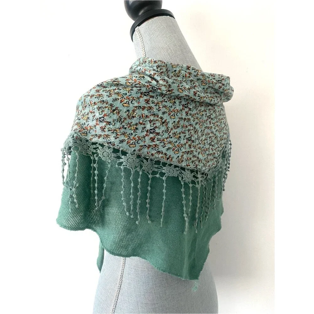 VTG Crochet Trims Triangle Scarf Floral Prints & Sage Green Cottage Boho Garden